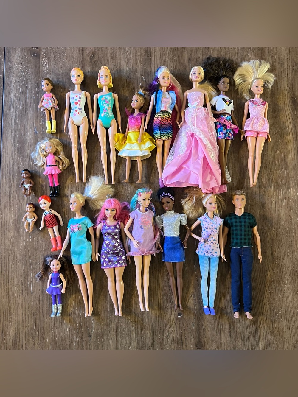 Barbie Assorted Fashion Doll Lot - 19 Pieces
